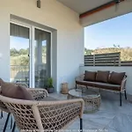 Golden Hour Villa Βίλα *